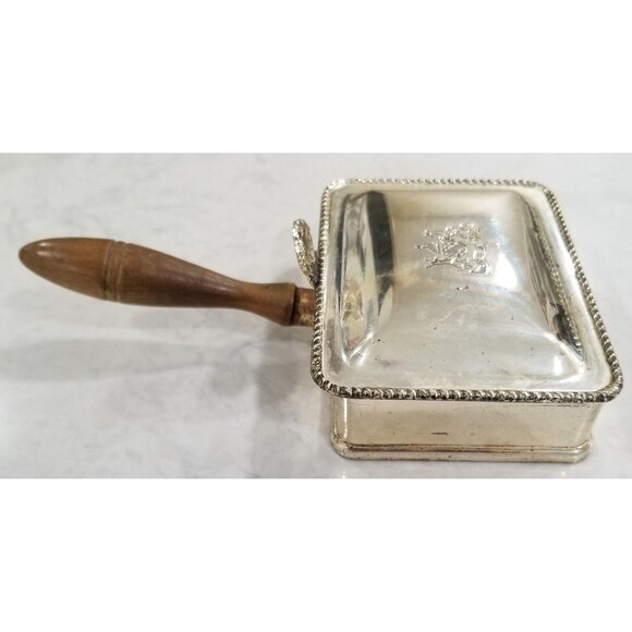 Vintage F.B.Rogers Etched Shield Silver Plated Silent Butler crumb catcher - Picture 3 of 12